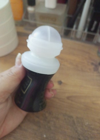 Avon Little Black Dress Roll-On Deodorant - Görsel 2