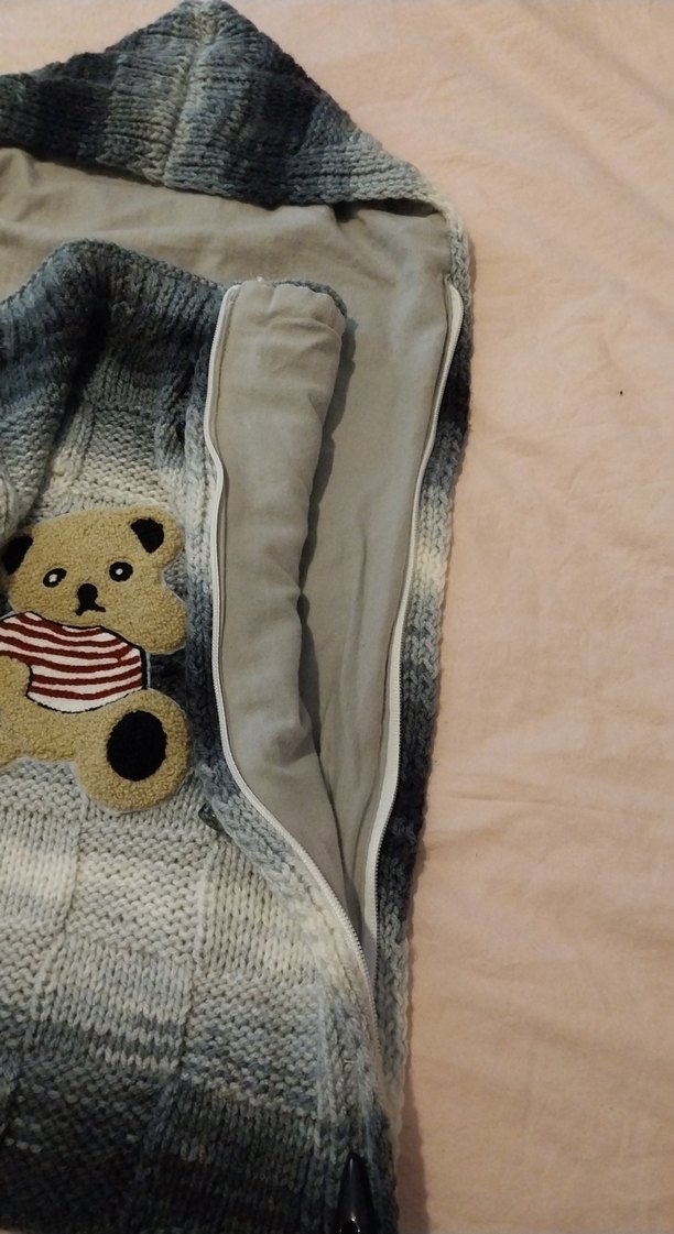 Gri Nakışlı Örgü Bebek Battaniyesi - Görsel 3