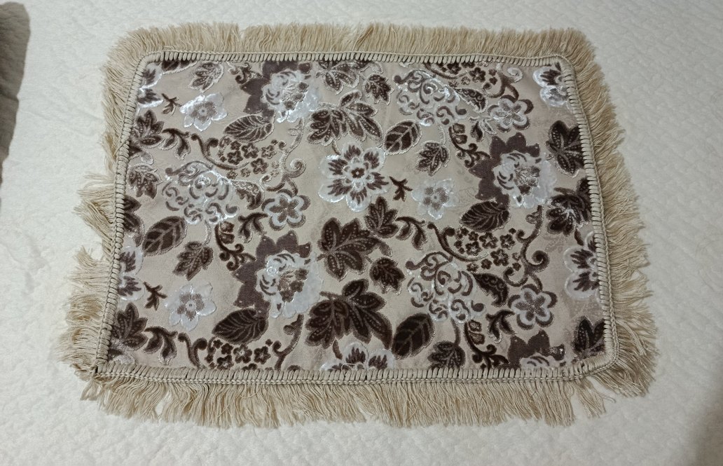 Kahverengi İşlemeli Yatak Örtüsü - Görsel 2