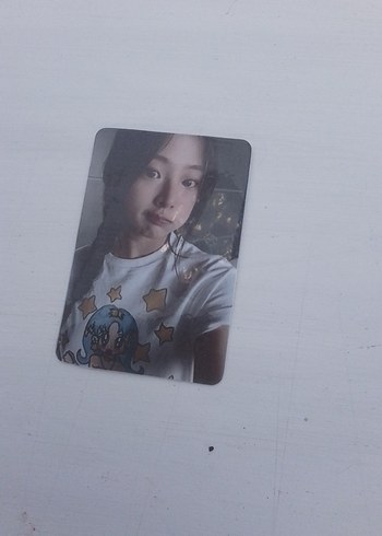 Minji Photocard arkalı önlü