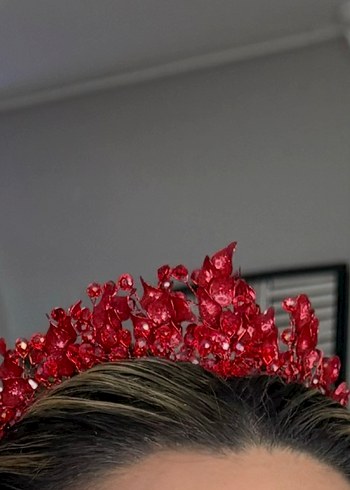 Kırmızı Boncuklu Cam Taç - Görsel 4