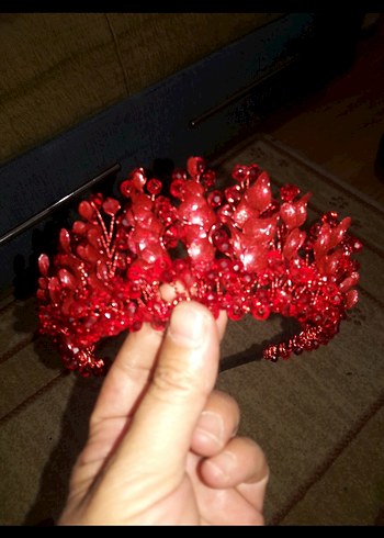 Kırmızı Boncuklu Cam Taç - Görsel 2