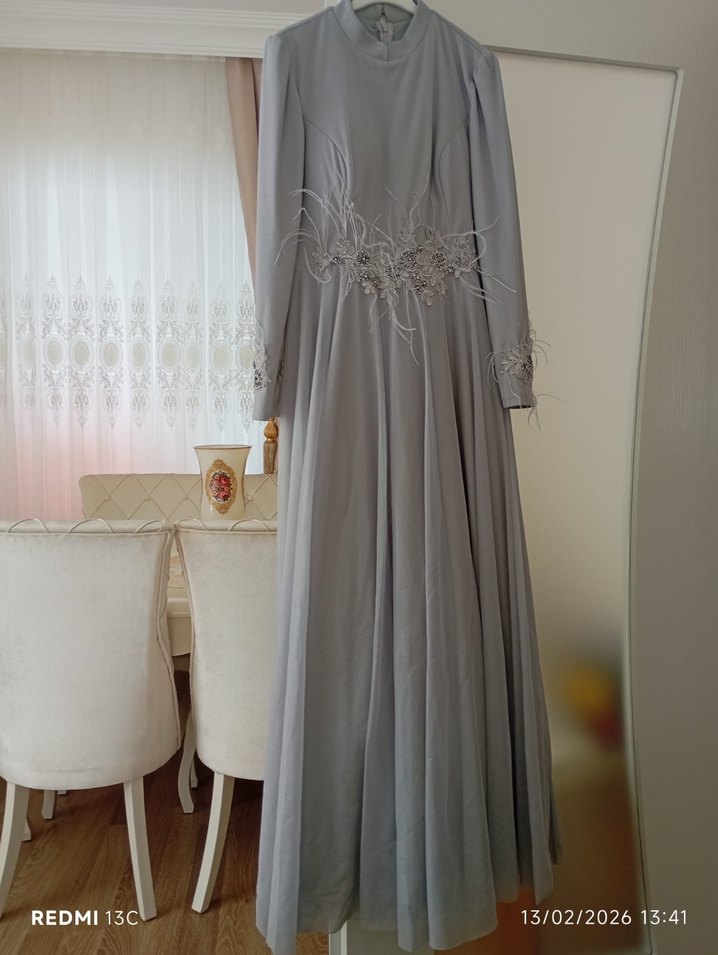 Gri Uzun Kollu İşlemeli Kadın Abiye Elbise - Görsel 2