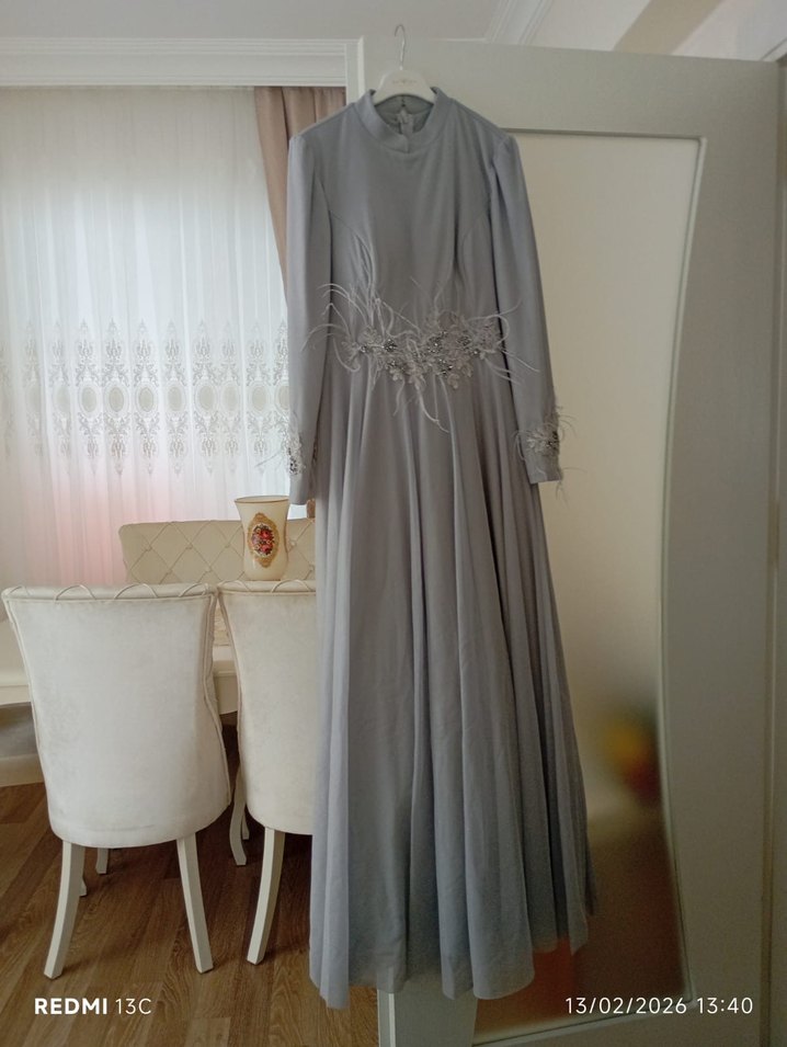 Gri Uzun Kollu İşlemeli Kadın Abiye Elbise - Görsel 4
