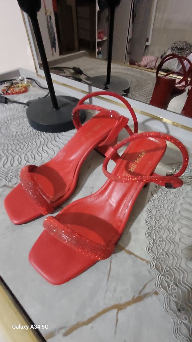 Kırmızı Parlak Yılan Desenli Topuklu Ayakkabı - Görsel 2