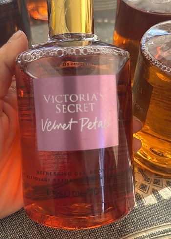 Victoria's Secret Velvet Petals Kadın Parfümü