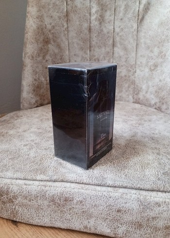 Dior Sauvage Erkek Parfümü Siyah