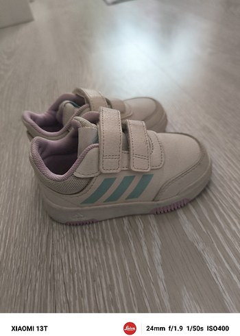 21 Beden Kız Çocuk beyaz Adidas ayakkabı