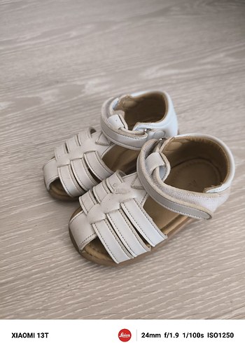 2K Kız Çocuk Beyaz ortapedik sandalet