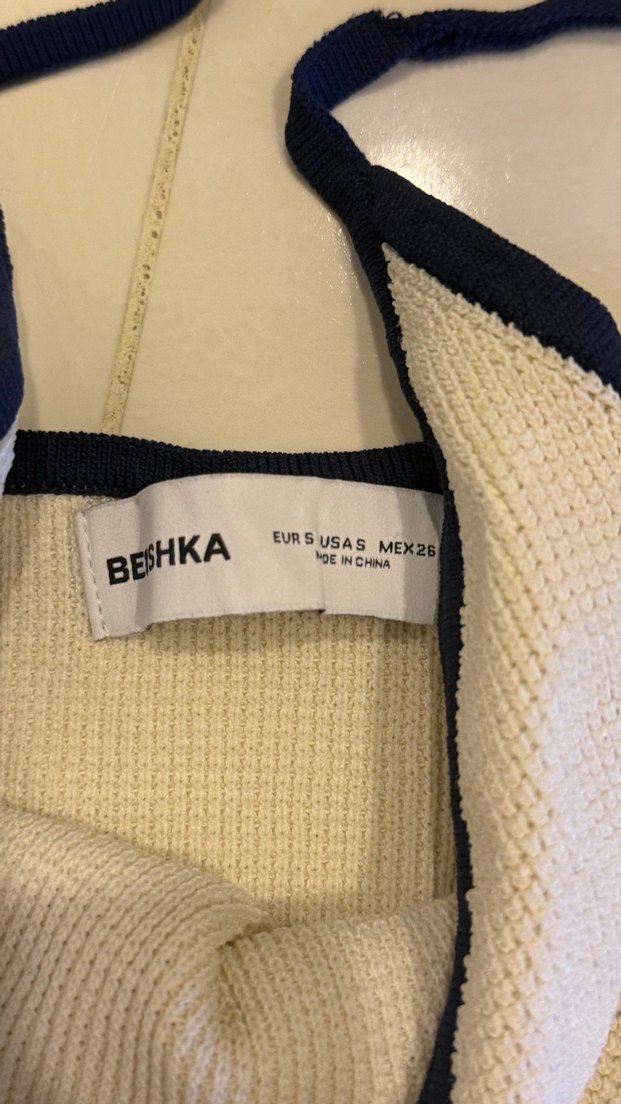 Beyaz V Yaka Örgü İnce Askılı Atlet - Görsel 2