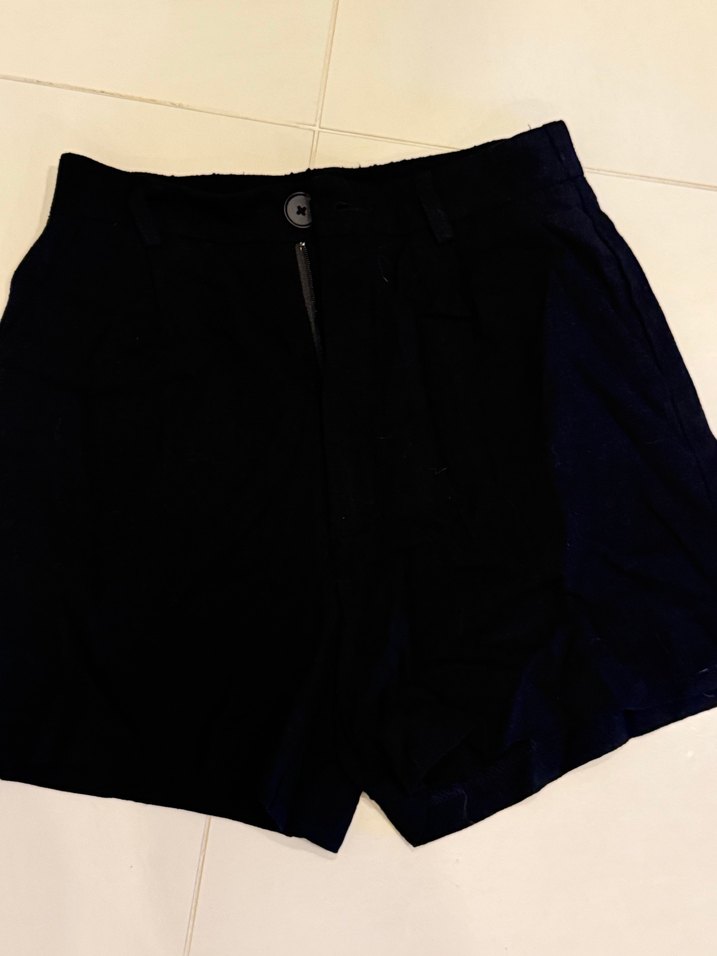 Düğmeli Siyah Mini Kadın Şort - Görsel 2