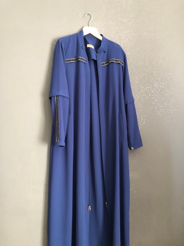 Uzun Mavi Nakışlı Kadın Elbisesi - Görsel 2