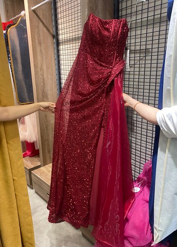 Bordo Drapeli Uzun Straplez Abiye Elbise - Görsel 3