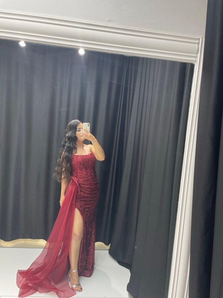 Bordo Drapeli Uzun Straplez Abiye Elbise - Görsel 4