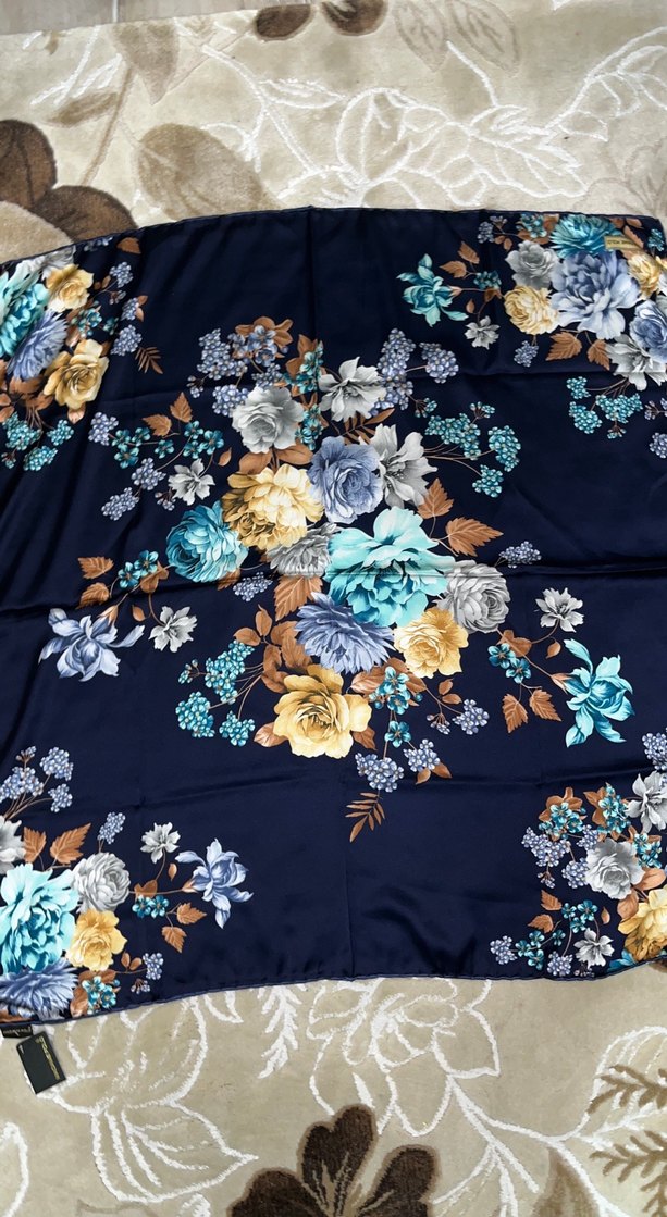 Tokalı Mavi Çiçek Desenli Kadın Başörtü - Görsel 2