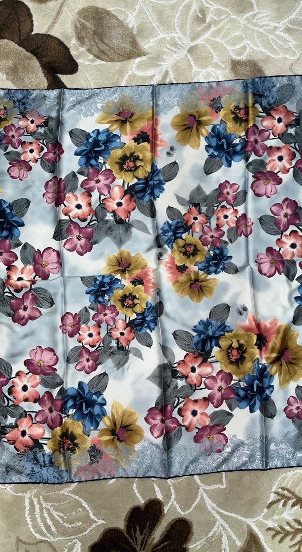 Çiçek Desenli Gri Bonjela Başörtü - Görsel 2