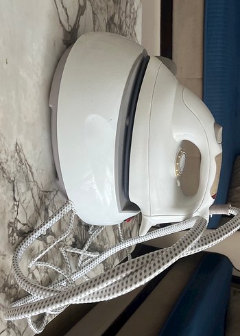 Beyaz Buharlı Ütü
