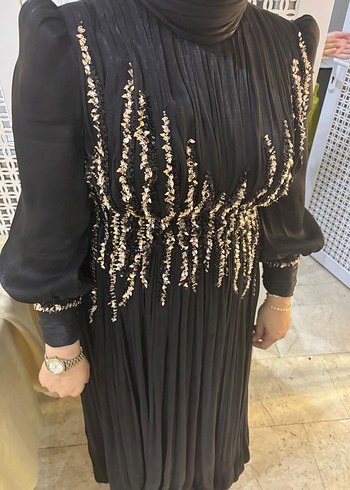 Zincir Detaylı Siyah Uzun Abiye Elbise - Görsel 3