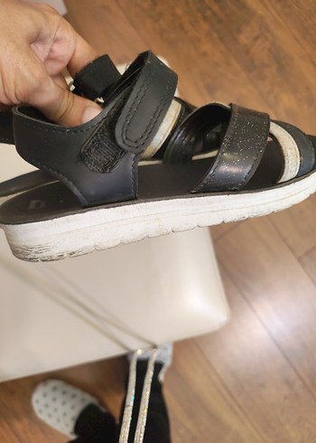 33 Beden Kız Çocuk cırtlı sandalet