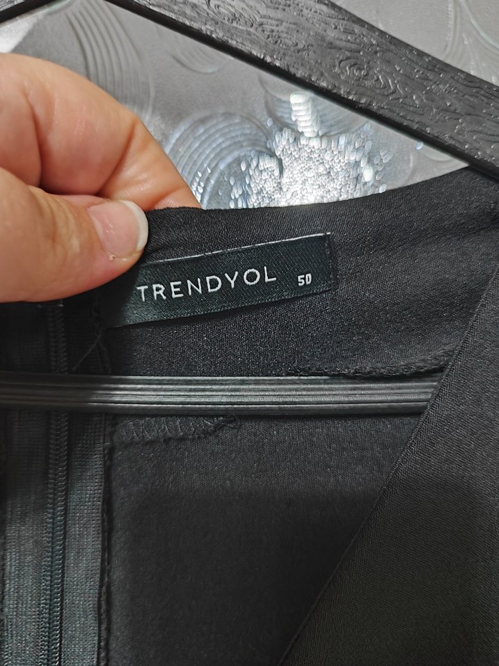 Siyah Midi V Yaka Elbise - Görsel 3