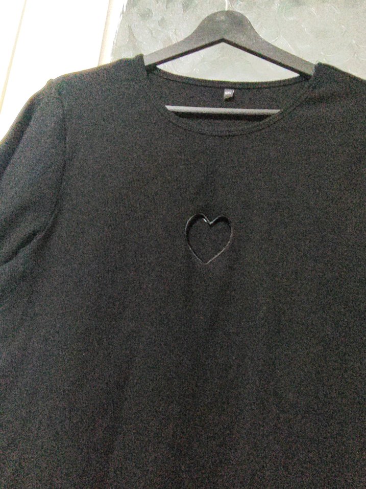 Siyah kalp dekolteli  Kadın Tişört - Görsel 4