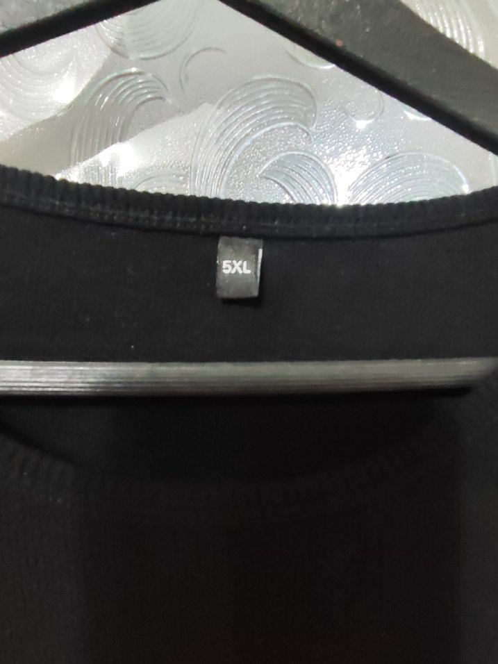 Siyah kalp dekolteli  Kadın Tişört - Görsel 3