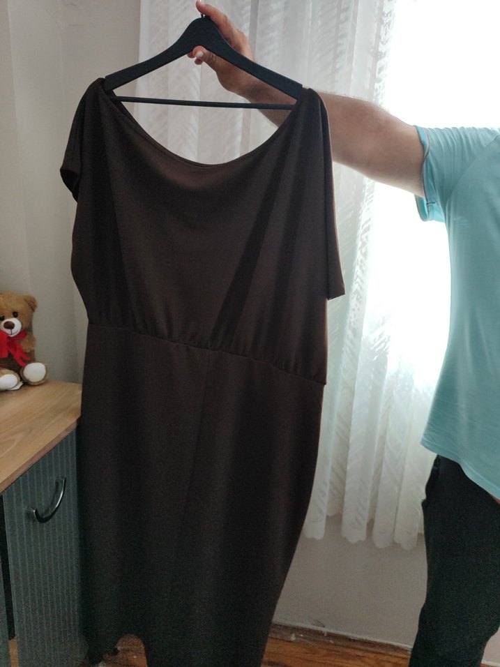 Kahverengi Dökümlü Midi Gece  Elbisesi - Görsel 2