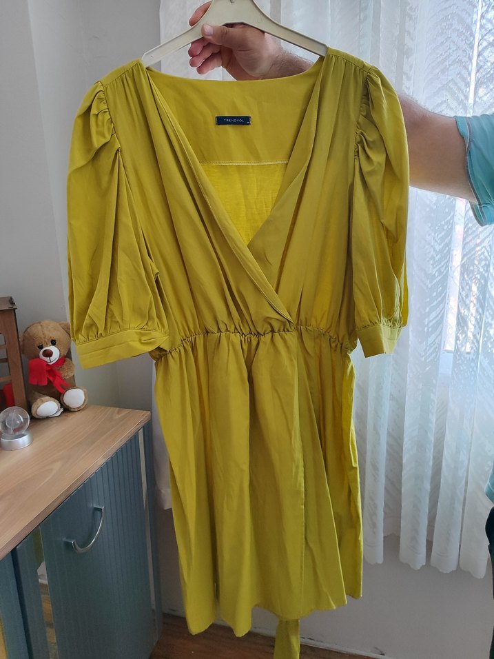 Sarı V Yaka Dökümlü Gündelik Elbise - Görsel 2