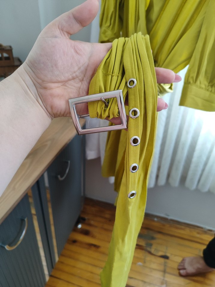 Sarı V Yaka Dökümlü Gündelik Elbise - Görsel 4