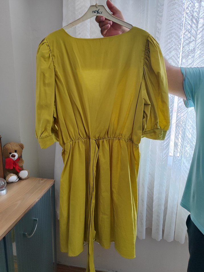 Sarı V Yaka Dökümlü Gündelik Elbise - Görsel 3