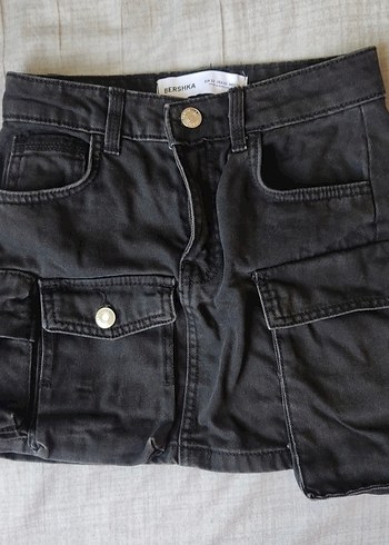 Bershka Siyah Düğmeli Mini Denim Etek