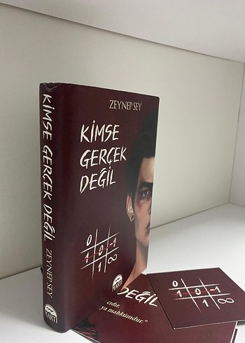 Kimse Gerçek Değil - Zeynep Sey