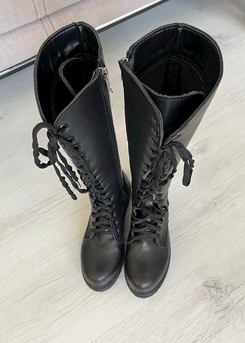 Diğer Siyah Deri Bağcıklı Gotik Kadın Çizme