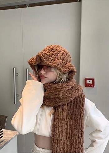 Kahverengi Örgü Bere ve Atkı Seti - Görsel 2