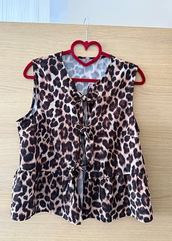 Leopar Desenli Fırfırlı Bluz