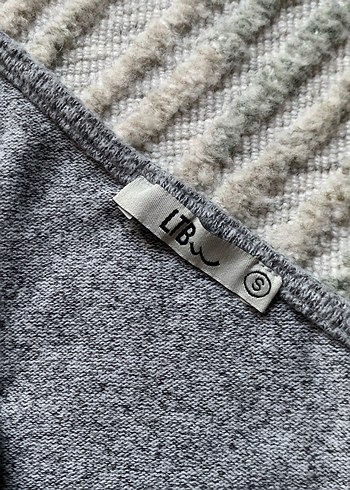 ltb gri omuzlu kısa triko crop top - Görsel 2