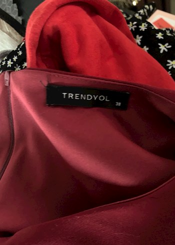 trendyol bordo pileli midi kolsuz elbise - Görsel 3