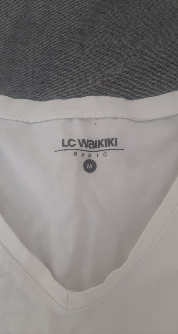 V Yaka Beyaz Kadın Tişört - Görsel 2