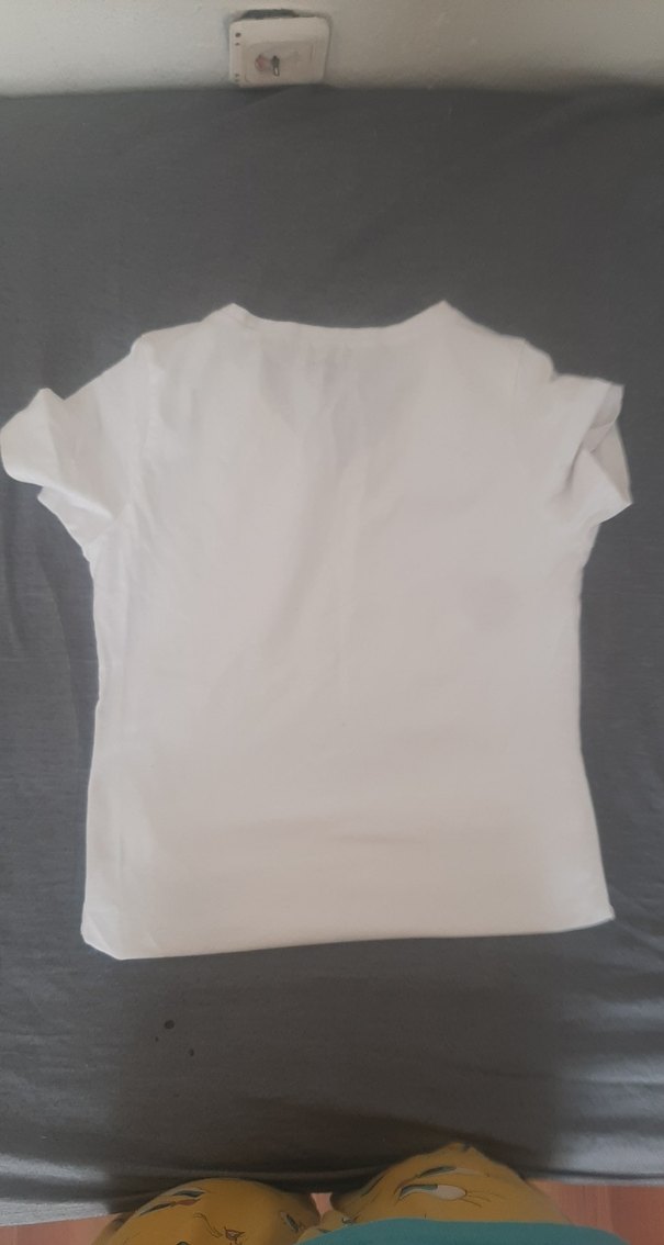 V Yaka Beyaz Kadın Tişört - Görsel 3