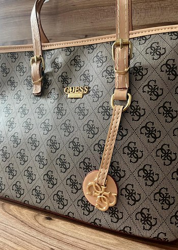 Beden Guess Kadın Gri Baskılı Tokalı Omuz Çantası