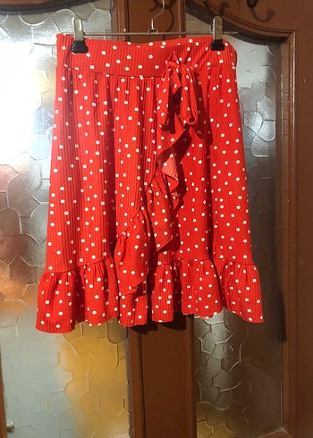 l Beden kırmızı Renk Kırmızı Puantiyeli Fırfırlı Mini Etek