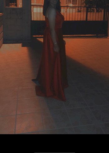 Kırmızı Uzun sırt detaylı saten  Kadın Abiye Elbise - Görsel 3