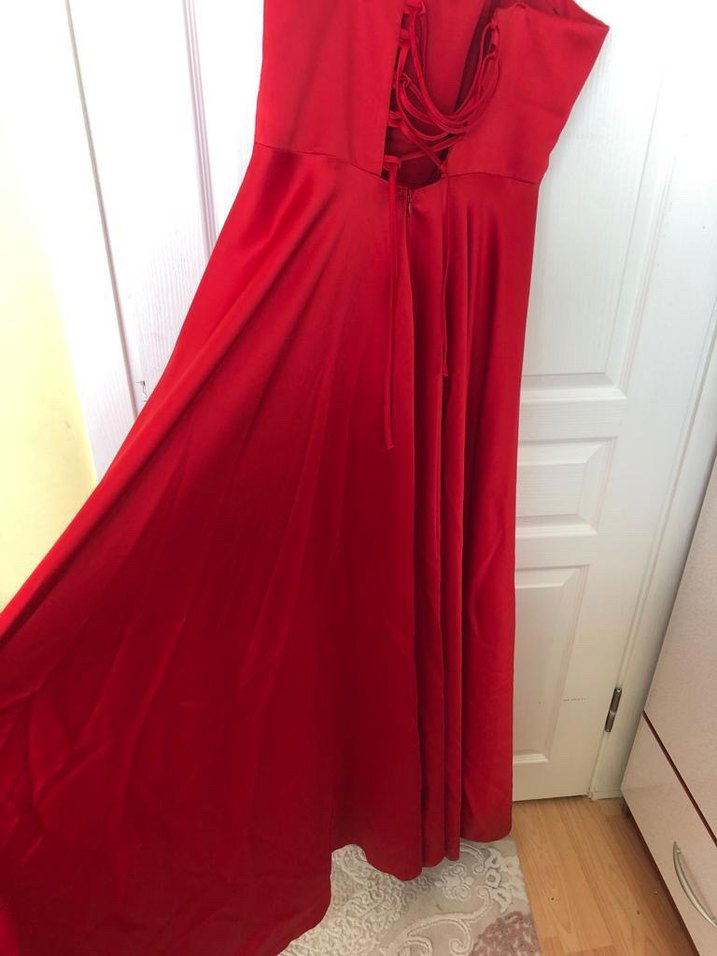 Kırmızı Uzun sırt detaylı saten  Kadın Abiye Elbise - Görsel 5