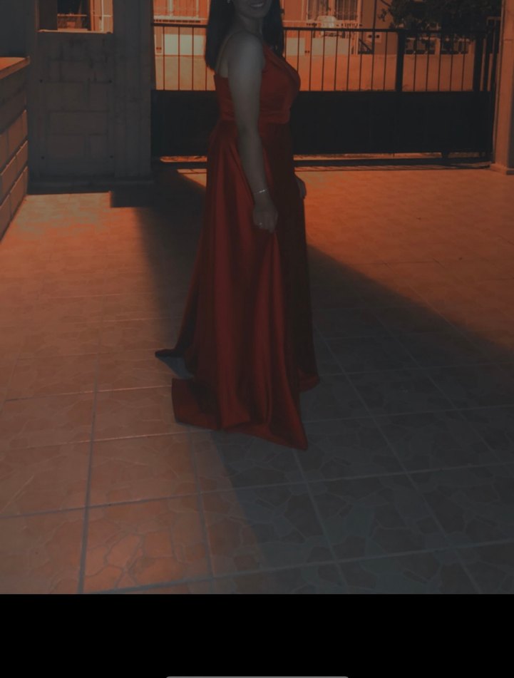 Kırmızı Uzun sırt detaylı saten  Kadın Abiye Elbise - Görsel 3