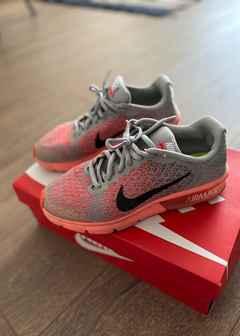 Nike Gri Baskılı Bağcıklı Kadın Spor Ayakkabı