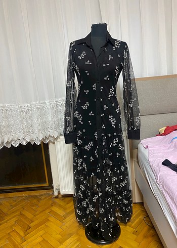 Uzun Kollu Siyah Dantel Detaylı Nakışlı Elbise
