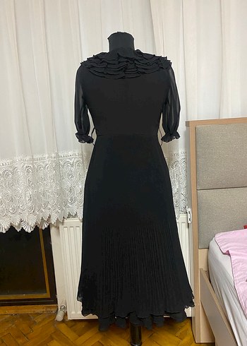 36 Beden Fırfırlı Siyah Uzun V Yaka Gotik Elbise
