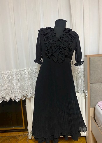 36 Beden siyah Renk Fırfırlı Siyah Uzun V Yaka Gotik Elbise