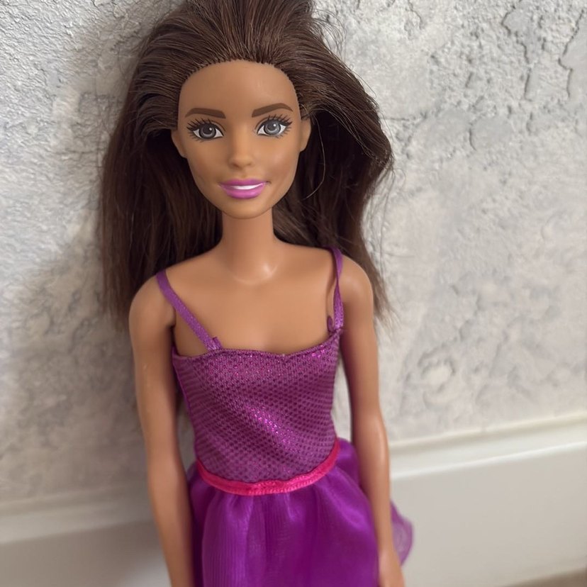 Parlak Mor Elbiseli Bebek - Görsel 2