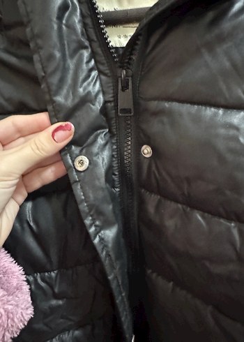 Siyah Kapüşonlu Düğmeli kız çocuk Mont - Görsel 2